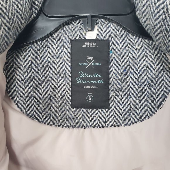 GAP | Gray Winter Warmth Tweed Herringbone Puffer Vest, Size Small - Picture 3 of 9